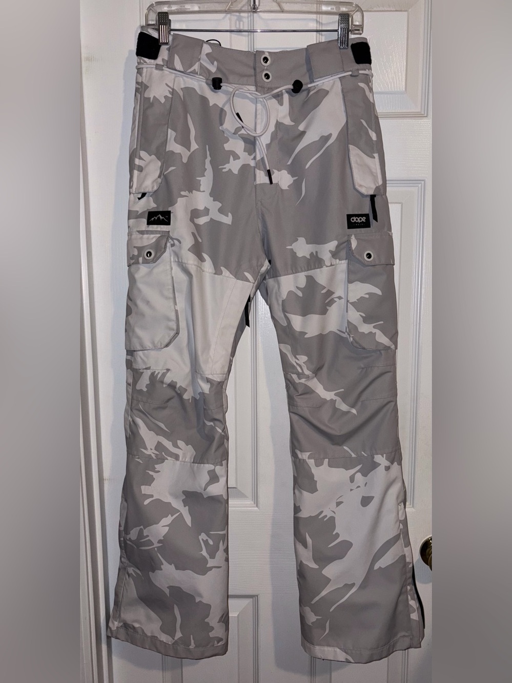 Dope Iconic Snow Pants Men's Small Gray Camo Insulated Cargo Bootcut Snowboard